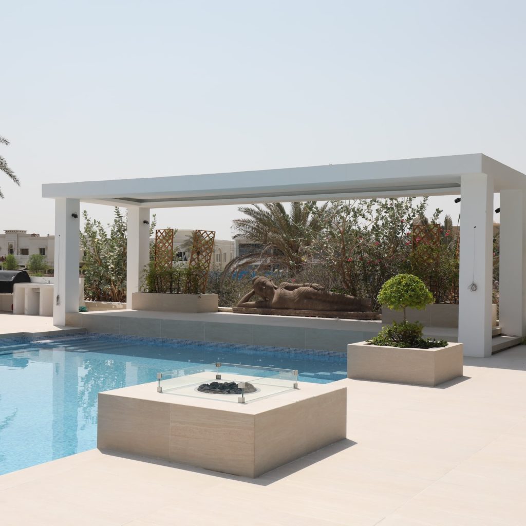 pool with wall design
